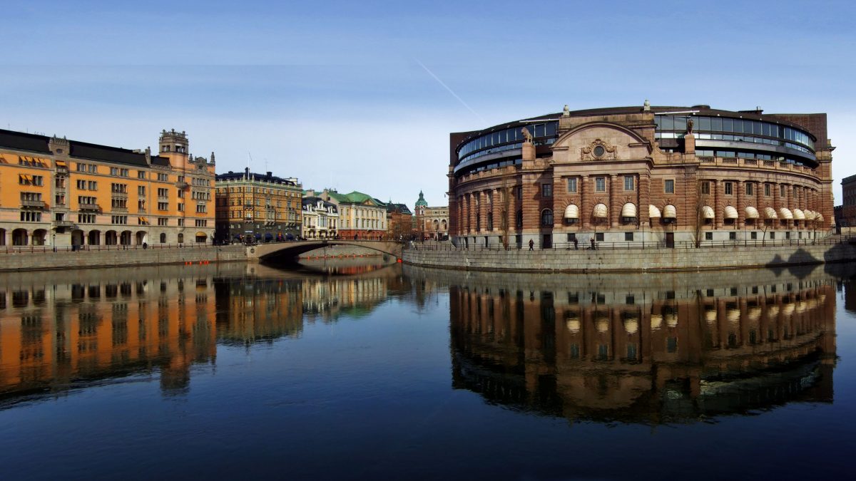 Bild på Rosenbad och riksdagshuset