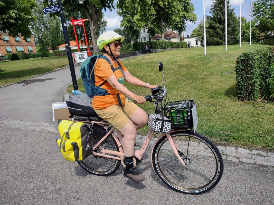 Dam på cykel